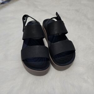 Crocs Women's Brooklyn Low Wedge Platform Size 6